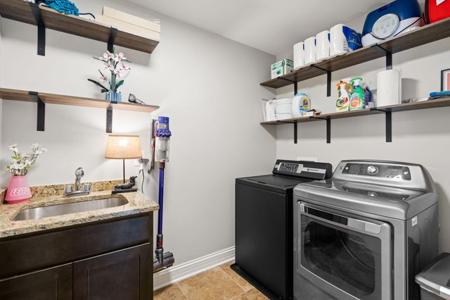 906 Theresa Drive, Crown Point, IN 46307