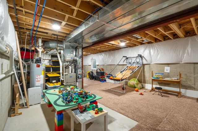 906 Theresa Drive, Crown Point, IN 46307