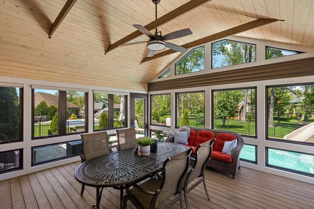 906 Theresa Drive, Crown Point, IN 46307