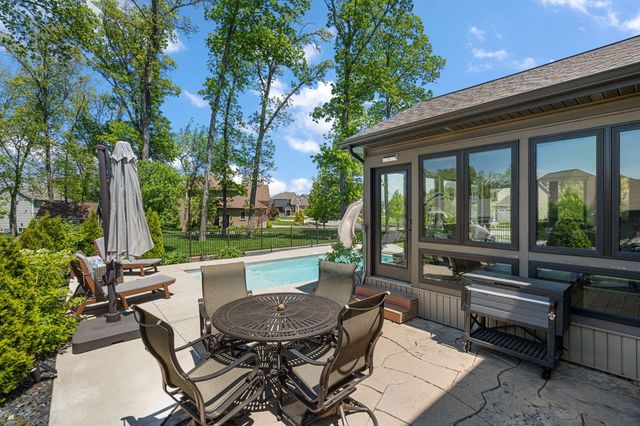 906 Theresa Drive, Crown Point, IN 46307