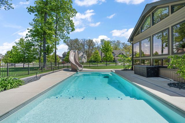 906 Theresa Drive, Crown Point, IN 46307