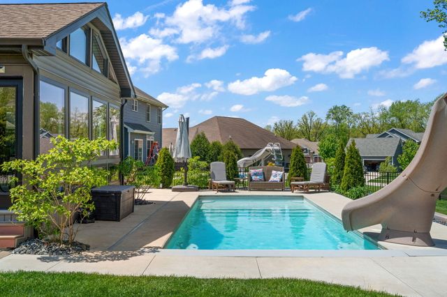 906 Theresa Drive, Crown Point, IN 46307