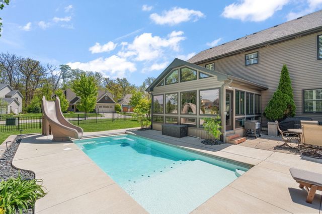 906 Theresa Drive, Crown Point, IN 46307