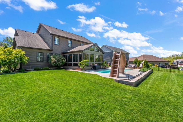 906 Theresa Drive, Crown Point, IN 46307
