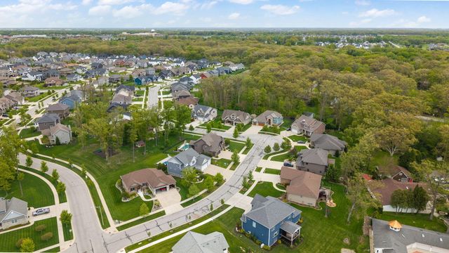 906 Theresa Drive, Crown Point, IN 46307