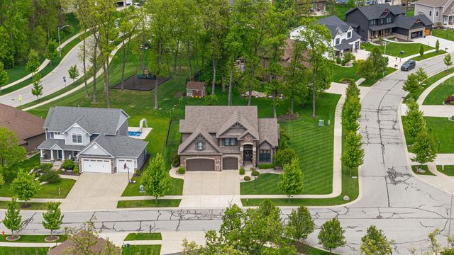 906 Theresa Drive, Crown Point, IN 46307