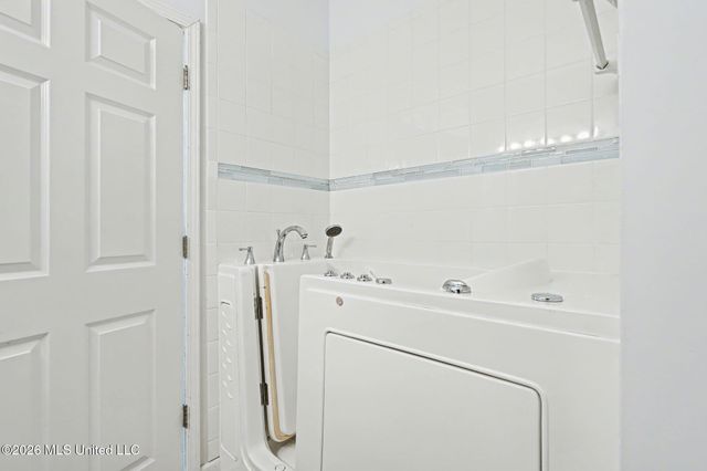 8759 Parkview Oaks Circle, Olive Branch, MS 38654