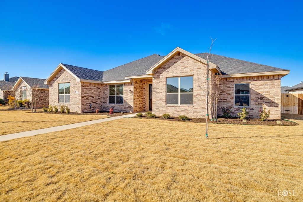 Image 3 of property listing at 5005 Scarlet Oak Lane, San Angelo, TX 76904