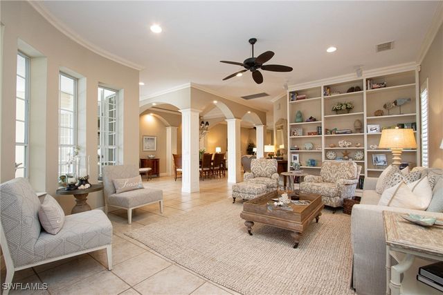 476 1st AVE N, Naples, FL 34102