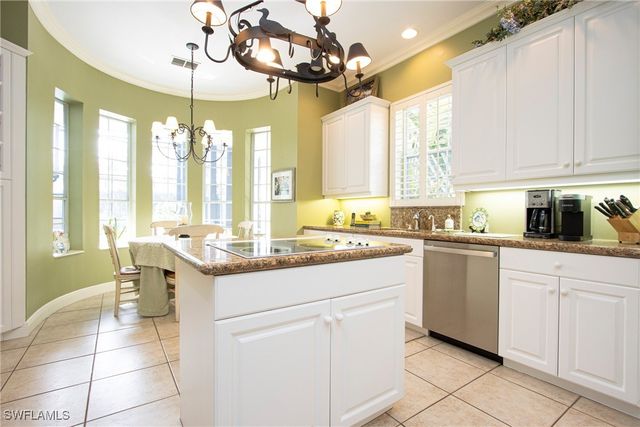 476 1st AVE N, Naples, FL 34102