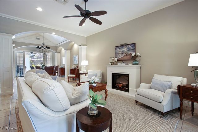 476 1st AVE N, Naples, FL 34102