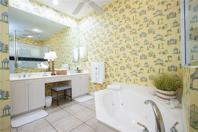 476 1st AVE N, Naples, FL 34102