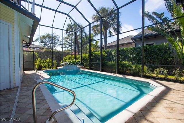 476 1st AVE N, Naples, FL 34102