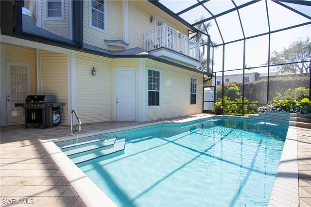 476 1st AVE N, Naples, FL 34102