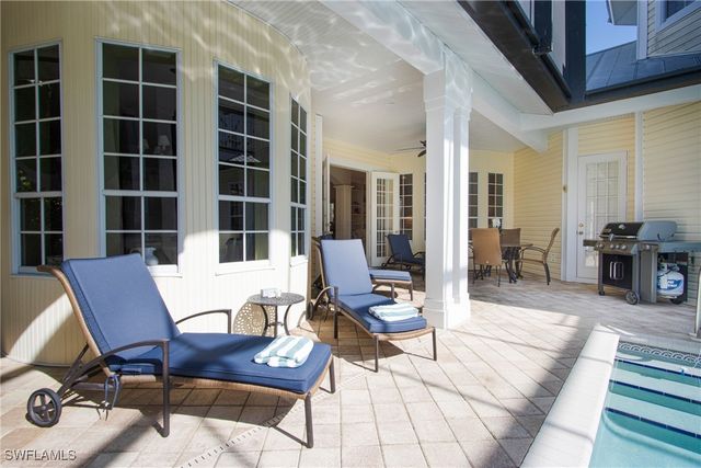 476 1st AVE N, Naples, FL 34102