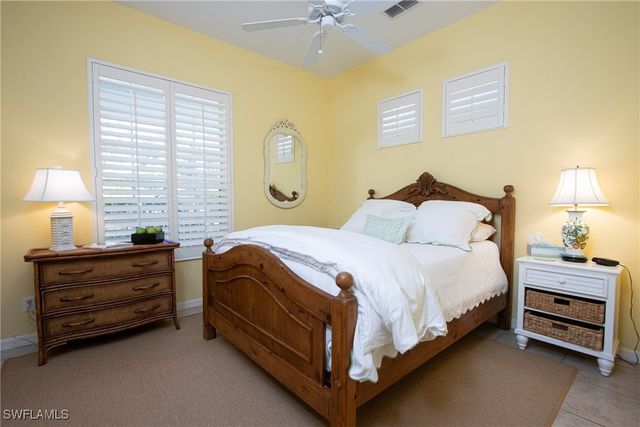 476 1st AVE N, Naples, FL 34102