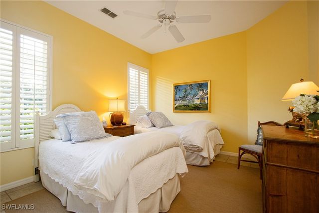 476 1st AVE N, Naples, FL 34102