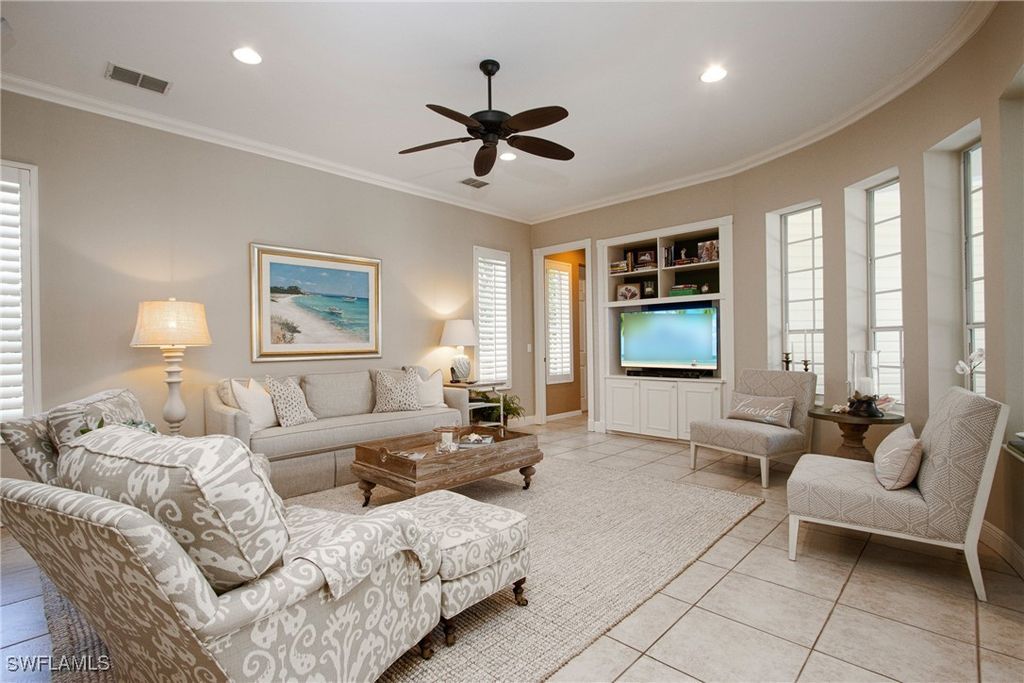 476 1st AVE N, Naples, FL 34102