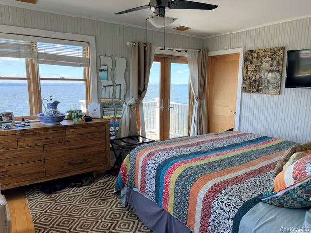 118 Bayview Walk, Cherry Grove, NY 11782
