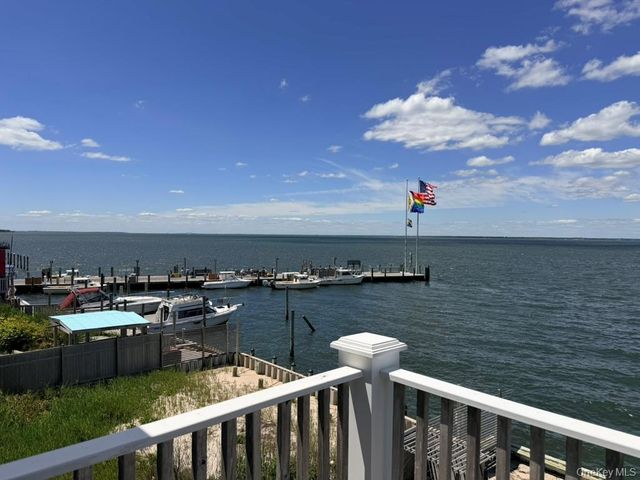 118 Bayview Walk, Cherry Grove, NY 11782