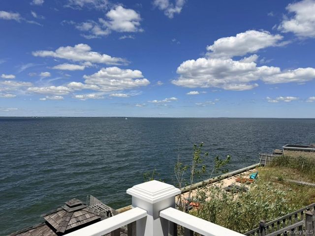 118 Bayview Walk, Cherry Grove, NY 11782