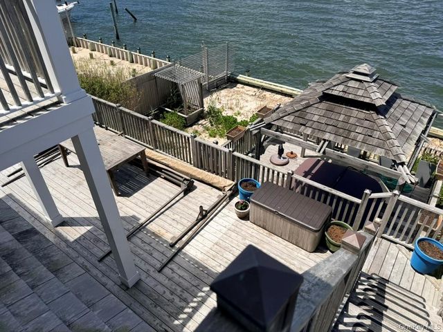 118 Bayview Walk, Cherry Grove, NY 11782