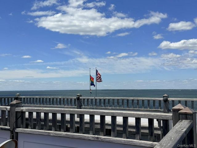 118 Bayview Walk, Cherry Grove, NY 11782