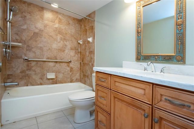 4812 KESTRAL PARK CIRCLE 20, Sarasota, FL 34231