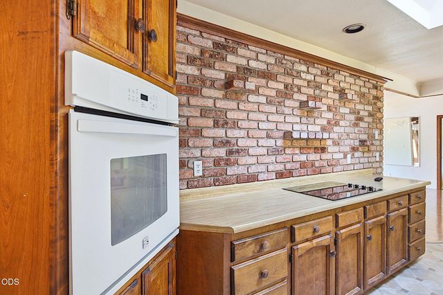 4433 Rogue River Highway, Grants Pass, OR 97527
