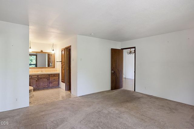 4433 Rogue River Highway, Grants Pass, OR 97527