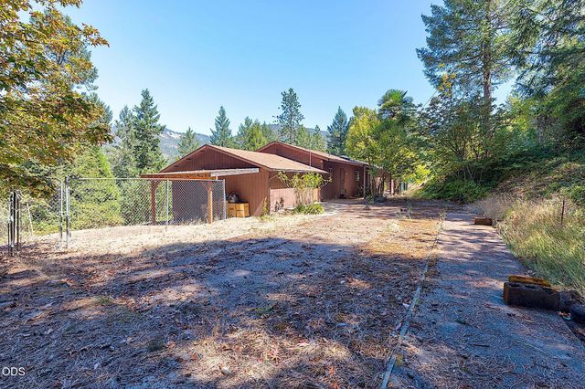 4433 Rogue River Highway, Grants Pass, OR 97527