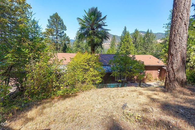 4433 Rogue River Highway, Grants Pass, OR 97527