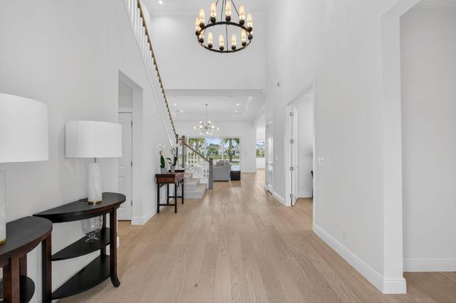 9249 Crestview Circle, Palm Beach Gardens, FL 33412