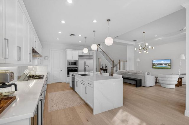 9249 Crestview Circle, Palm Beach Gardens, FL 33412