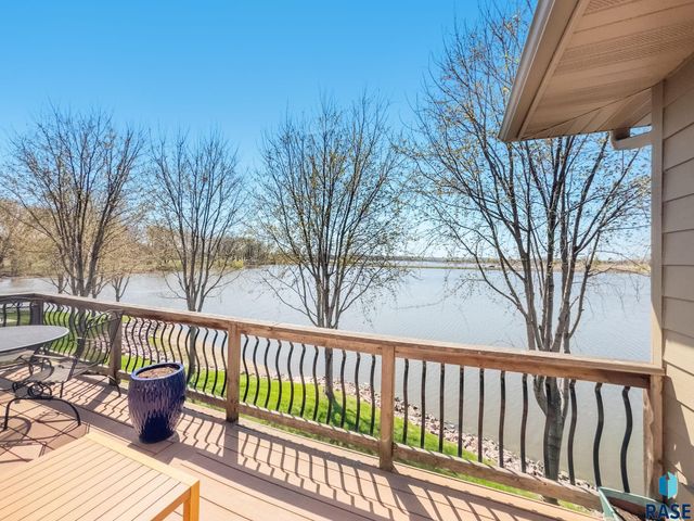 5007 Sunset Blvd Boulevard, Madison, SD 57042