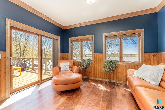 5007 Sunset Blvd Boulevard, Madison, SD 57042