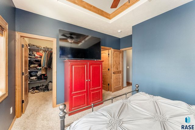 5007 Sunset Blvd Boulevard, Madison, SD 57042