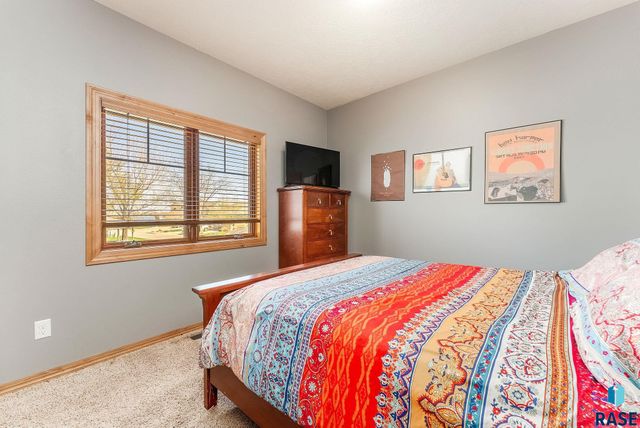 5007 Sunset Blvd Boulevard, Madison, SD 57042