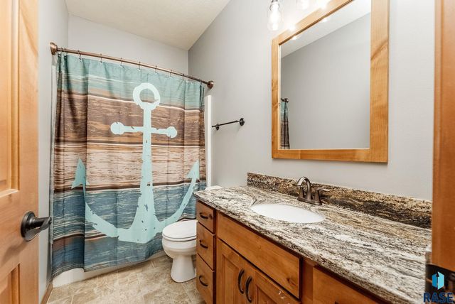 5007 Sunset Blvd Boulevard, Madison, SD 57042