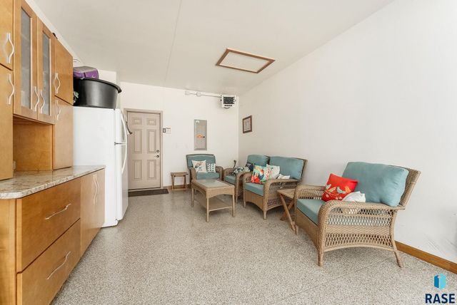 5007 Sunset Blvd Boulevard, Madison, SD 57042