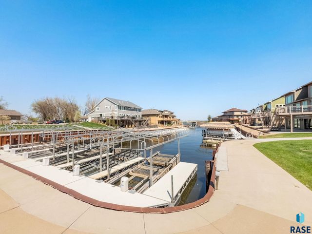 5007 Sunset Blvd Boulevard, Madison, SD 57042