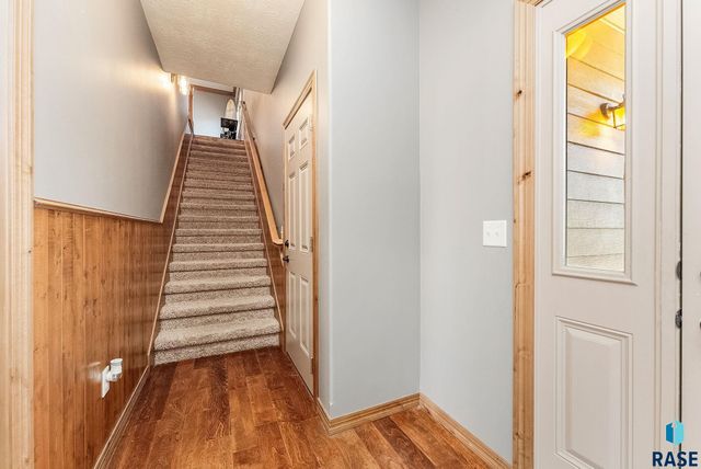 5007 Sunset Blvd Boulevard, Madison, SD 57042