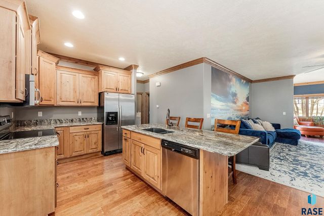 5007 Sunset Blvd Boulevard, Madison, SD 57042