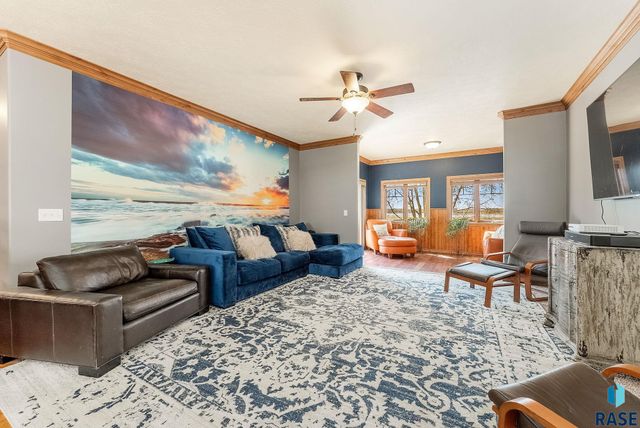 5007 Sunset Blvd Boulevard, Madison, SD 57042