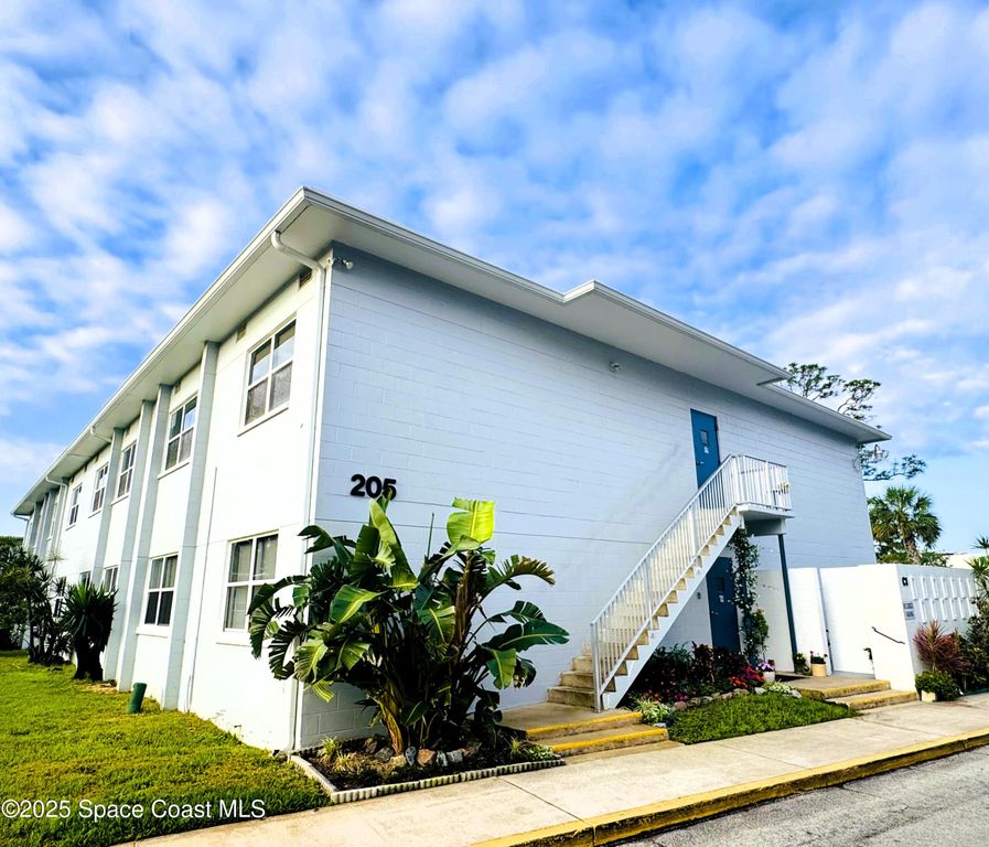 205 Buccaneer Avenue, C1-101, Merritt Island, FL 32952