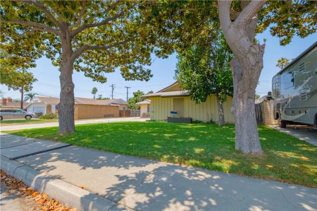 8841 California Ave, Riverside, CA 92503