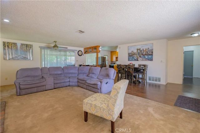 8841 California Ave, Riverside, CA 92503