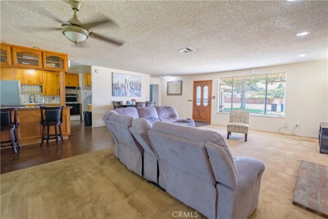 8841 California Ave, Riverside, CA 92503