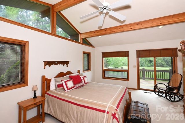 3711 Blendwood Lane NE, Hickory, NC 28601