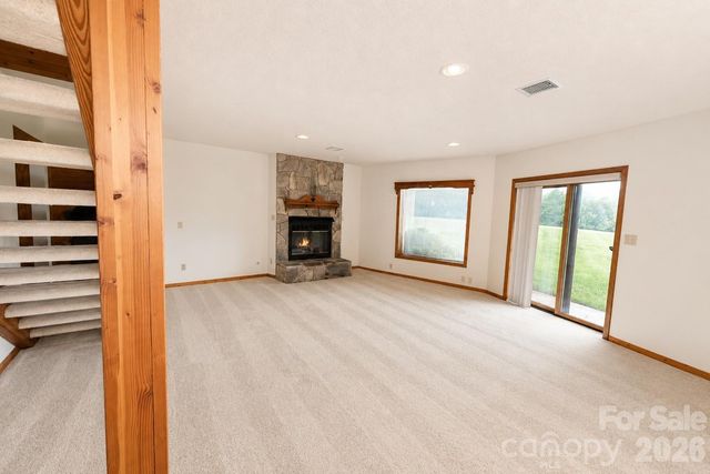3711 Blendwood Lane NE, Hickory, NC 28601